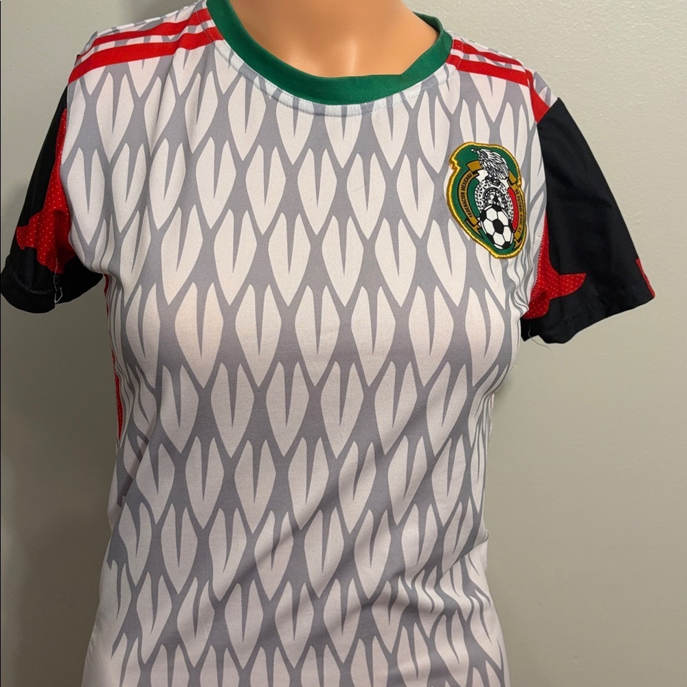 Women's Gray and Red Soccer Jersey Mexico - Picture 3 of 6